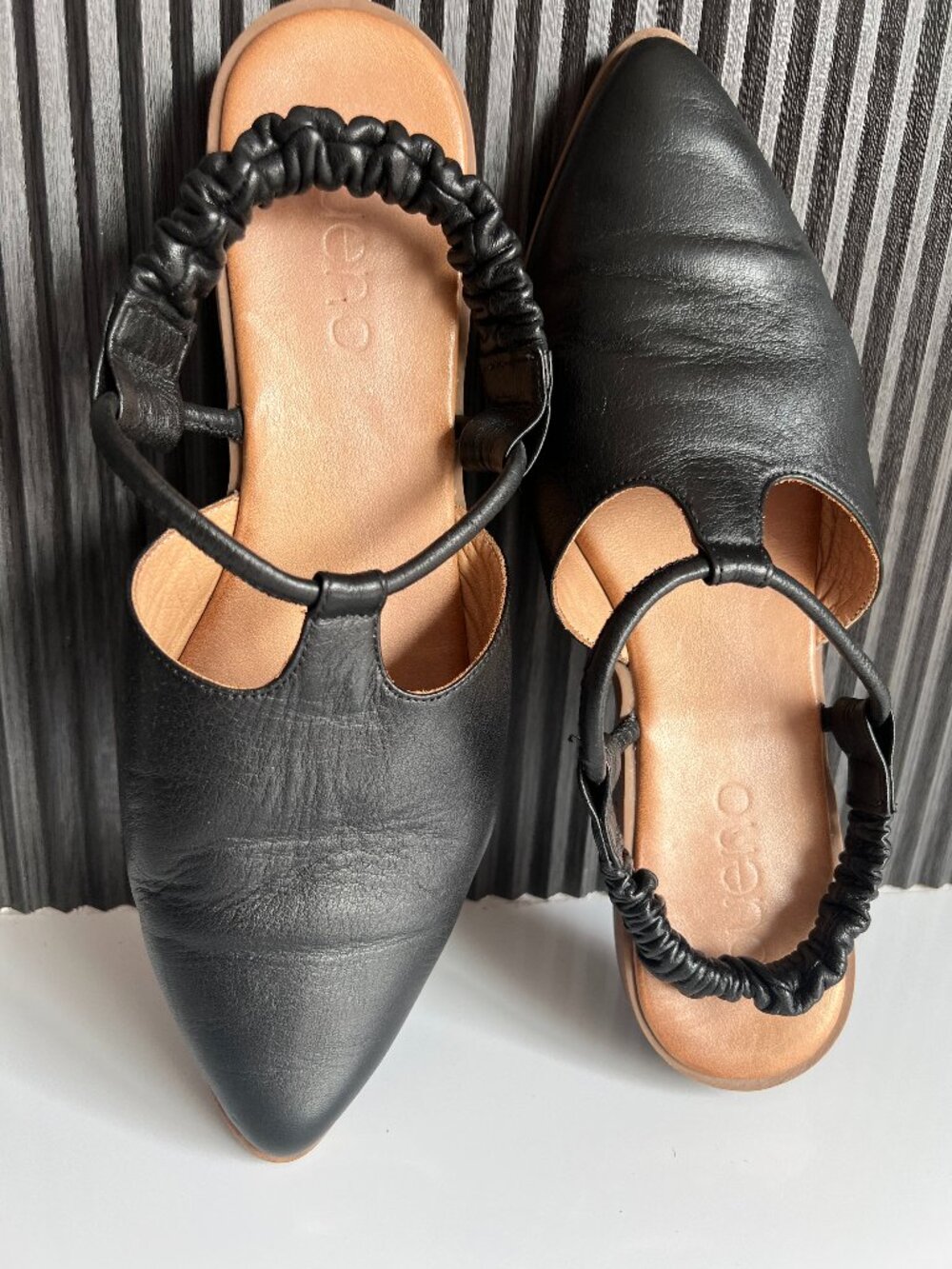 Bueno triangle slingback flats in black